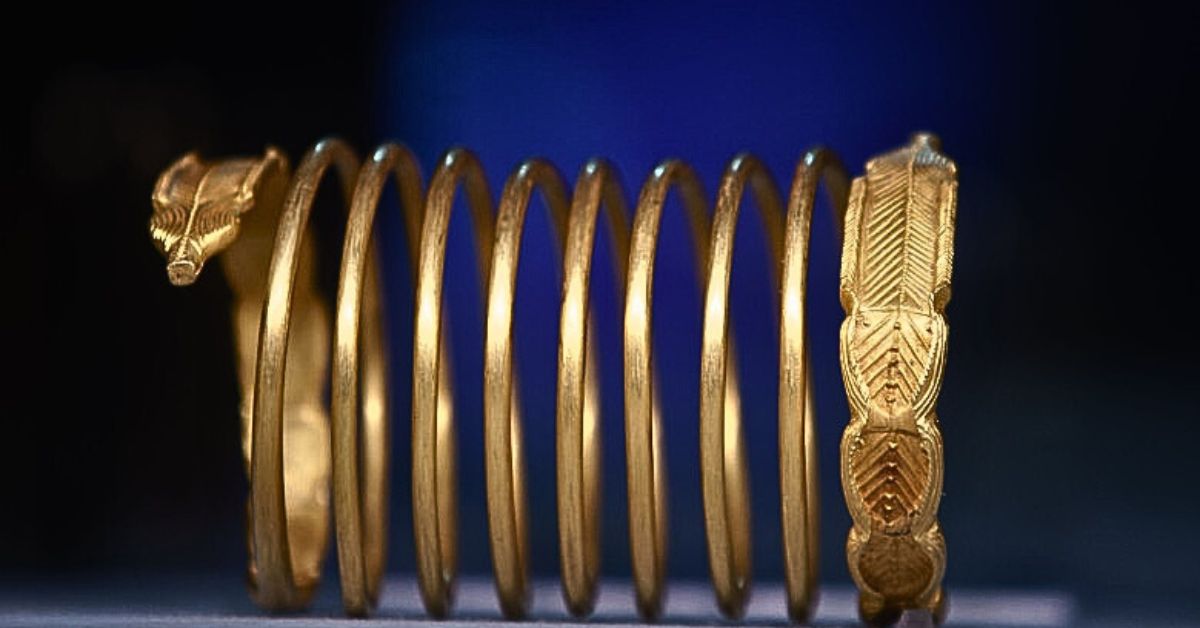 Aurul dacilor: între mit, istorie și tezaurul lui Traian Aurul dacilor: între mit, istorie și tezaurul lui Traian