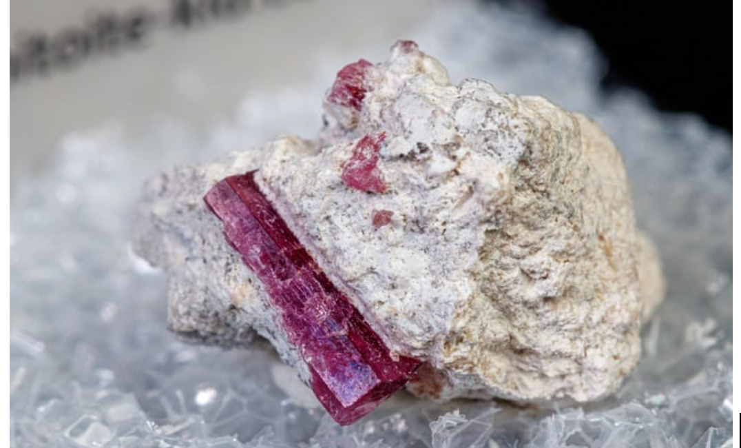 Cele mai scumpe 10 metale din lume (care NU sunt investiții)