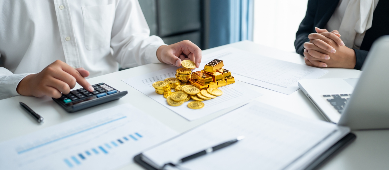 În ce perioadă a anului cumpără românii mai mult aur și argint de investiții și de ce?